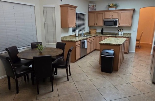 Superstition Springs House | Sunny Gilbert Retreat! Private Pool, Game Room, Golfing ⛳️ Family Fun :D