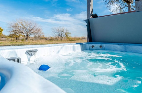 Greenwich House | Sunrise Ranch - A Peaceful Country Stay + Hot Tub