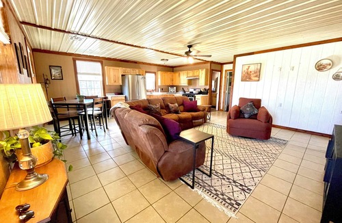 Hulbert House | Sunset Valley Retreat 5 Fenced Acres Near Lake