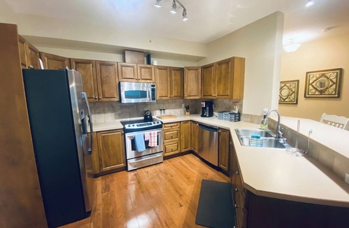North End Condo | Sunset Waterfront Resort 4. Luxury Lakeside, Lakeview 2 bed/2 bath Kelowna Condo