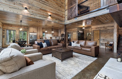 Hochatown Cabin | 'Sweet Dreams', 4 Kings+Loft, 6 Bath, Sleeps 16, Arcade, EV, 2mi to Beavers Bend