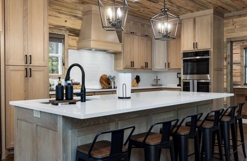 Hochatown Cabin | 'Sweet Dreams', 4 Kings+Loft, 6 Bath, Sleeps 16, Arcade, EV, 2mi to Beavers Bend