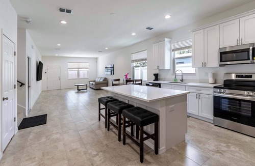 East Tampa House | Tampa 3BR Near Zoo & Cruise Port - Sleeps 8