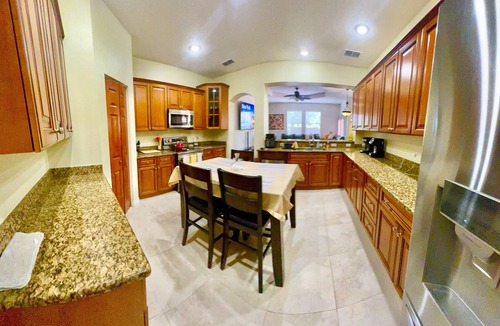 Lake Magdalene House | Tampa Bay Perfect location for a safe vacation! 5 bedrooms, ,3.5 bath ,sleeps 12