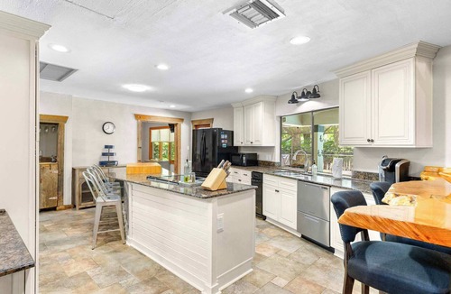 Temple Terrace House | Tampa Oasis | Private Pool + Sauna | Sleeps 14