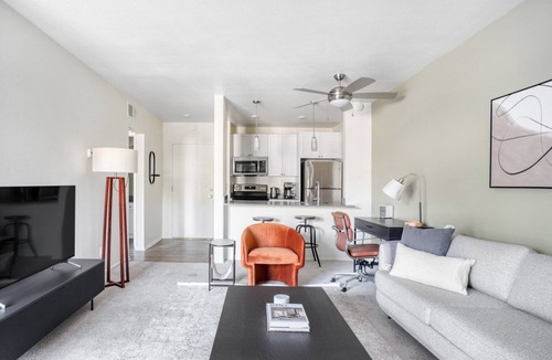 Pasadena Apartment | Tasteful Pasadena 1BR w/Gym & Pool, nr Colorado Ave, by Blueground