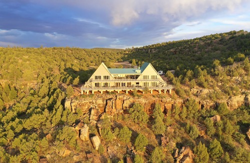 Solano Hotel | Teepee Lodge at giant ranch with horses & firearms & trailrides, New Mexico