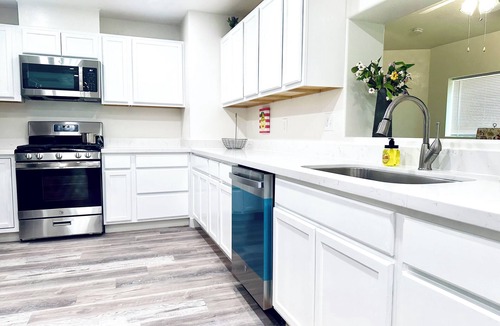 Thatcher House | Terrific, CLEAN 4-bedroom house in Thatcher with WiFi, AC