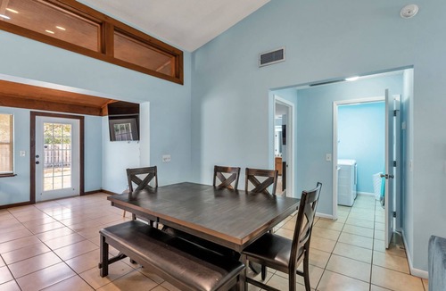 Nichols House | Terrific spacious 3 bedroom home -Sunroom-Backyard-Near Orlando & Tampa