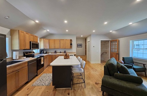 Northeast Harbor Apartment | The Afterdeck - New Cozy 2-Bedroom Getaway in Asticou Village now with AC