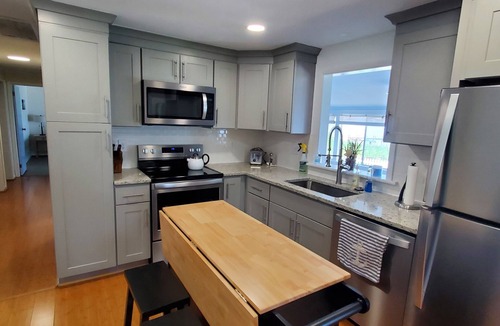 Mount Holly House | The Beach Retreat is a cozy beach Villa with Hottub overlooking a private beach.
