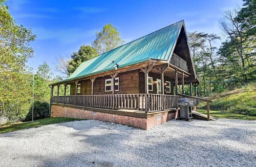 Clearfield Cabin | The Best of Cave Run and Morehead! Close to everything. Dog Friendly!