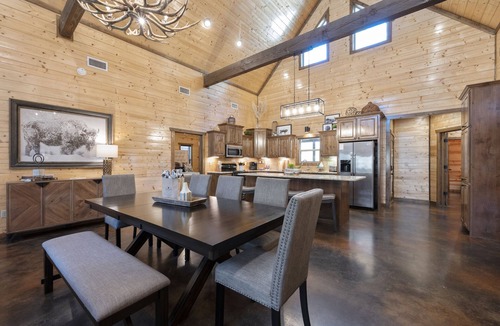 Hochatown Cabin | The Big Chill: relax and reminisce with your group in luxury-Sleeps 16!