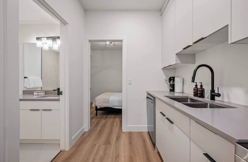 Shaganappi House | The Canopy - Steps to Ctrain and 17th ave