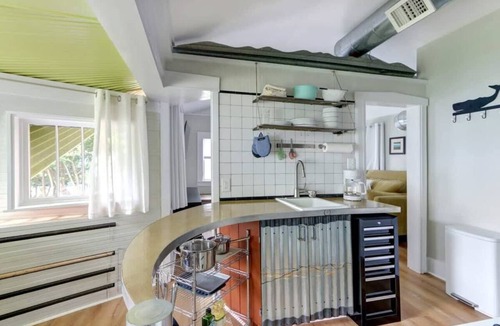 Savannah Victorian District House | The Chicken Shack, Funky | Eclectic | Dog-Friendly