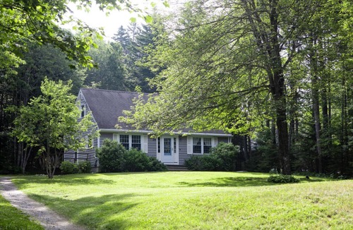 Pemaquid Beach House | The Coastal Cottage | Walk to Pemaquid Beach | Fire Pit & Family-Friendly Retreat