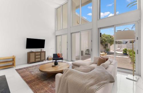 Davis Islands House | The Cove - Davis Island Estate