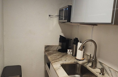 Temple Crest Apartment | The Cozy Nook/Lovely 1-bedroom studio with AC in vibrant Tampa