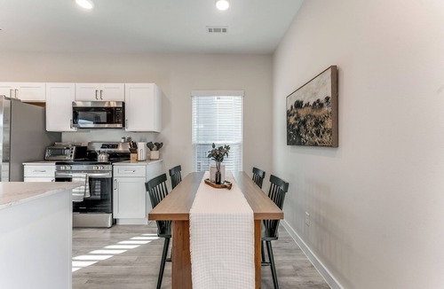 Centerton House | The Evergreen – Modern, cozy home near Bentonville