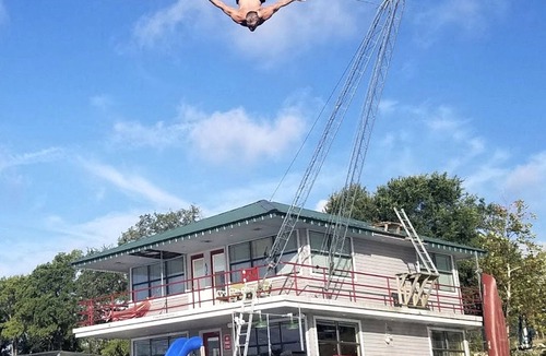 Leander House | The Famous FloatHouse Stay ON Lake Travis Unlike Anything Else