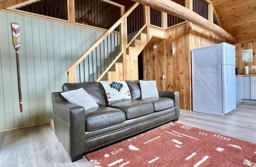 Shawmut Cabin | The Getaway- A Cozy Lakeside Cabin