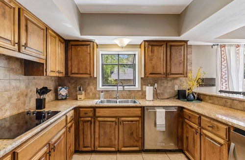 Woodlands of Camino Real House | The Haven on Twisted Wood 4BR | 3BA Sleeps 12