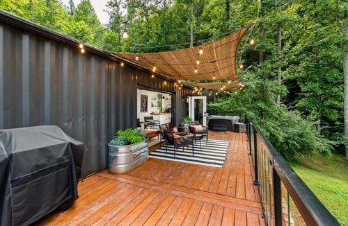 Hurricane House | The Hideaway on Tacketts - Shipping Container