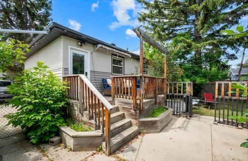 Northwest Calgary House | The Nest Private Suite w/Workspace Near UCalgary & Hospitals