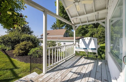 Boothbay Harbor Cottage | The Puffin's Nest: Cozy 1-Bedroom Cottage in BBH