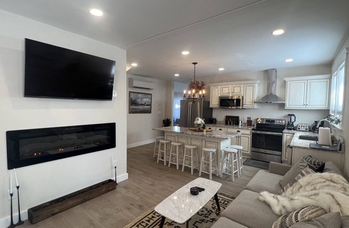 Bar Harbor House | The Reminisce! 5/3, Downtown, Hot Tub, Fenced Yard, Fire Table, Free Parking,Lux