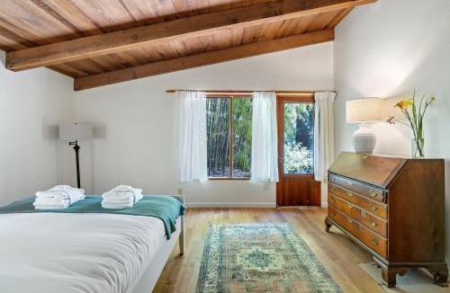 Old Evergreen Highway House | The Riverfront Retreat-Woods Landing