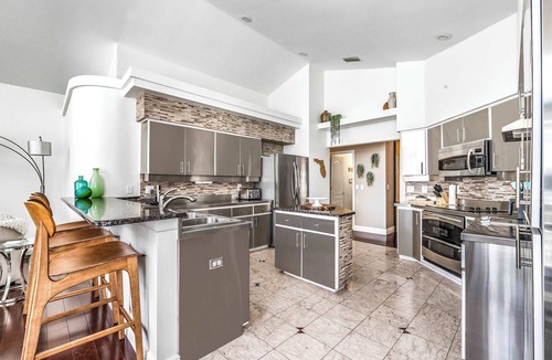 Keystone House | The Robins Nest|Lakefront Home w/Pool & Theater