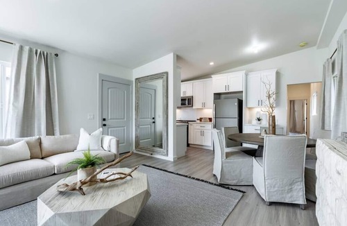 Beach Barber Tract Condo | The Rosemont II - 2BR La Jolla Gem Near the Beach