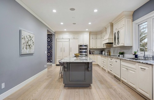 Southwest Calgary House | The Royal Ravine Luxury Retreat w/Hot Tub & Sauna