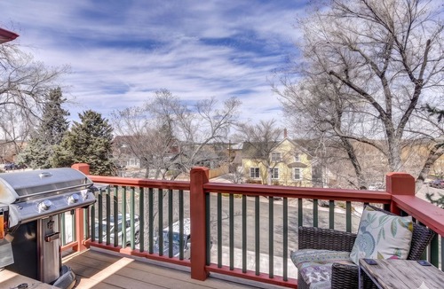 Nob Hill House | The Terrace 2 BR near the courthouse square with a King bed in the master BR
