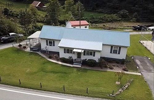 Thorpe House | The Thorpe House, 3 bedroom house in serene Gary with cool breezes and comfort