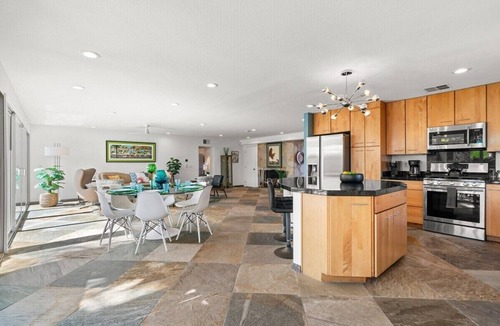 Tahquitz River Estates House | The Tranquil Oasis - Unwind in Style: Spacious Home with Fire Pit & Outdoor Lounge