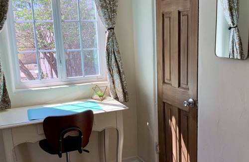 Nob Hill House | The Turquoise Cat Nob Hill 3 bedrooms 2 bathrooms garage private yard Fast WiFi