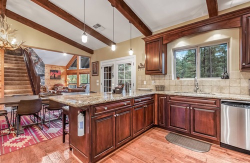 Pine Ski Chalet | The Ultimate Family Hideaway– Peaceful Lodge with Theater, Arcade & Forest Views