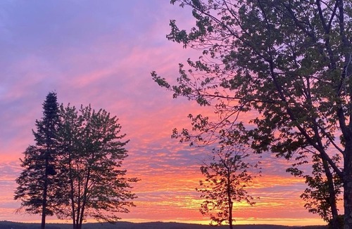 Smithfield Cottage | The WATERING HOLE...Cozy cottage with AMAZING sunsets on North Pond!