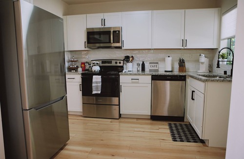 Northeast Heights House | The White House. Stylish Uptown Retreat near Dining & Shopping