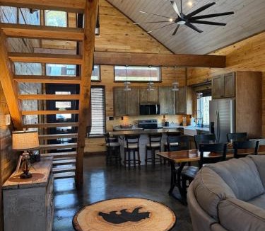 Board Camp House | The White Oak Cabin at Cabins of Wolf Pen Gap