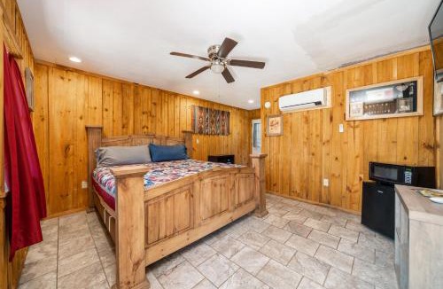 Murfreesboro House | Three-Suite Riverfront Retreat