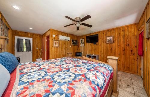 Murfreesboro House | Three-Suite Riverfront Retreat