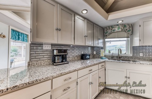 Ruidoso Downs House | Tiger by the Tail Pets OK | Casita & Courtyard Oasis w/Heated Pool