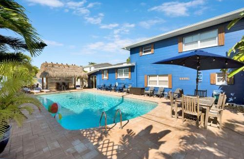 Cocoa Isles House | TIKI BLUE-Fun for Big Groups-Near Beach, Hot Tub, Heated Pool
