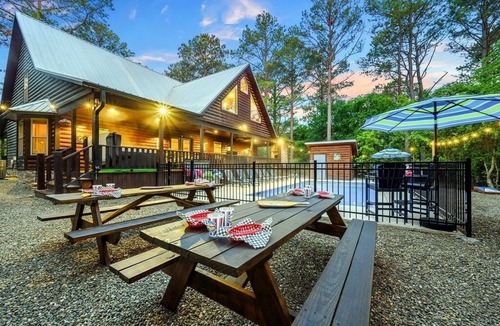 Hochatown Cabin | Timber Hills Lodge - Sleep 21 Seasonal Swimming Pool Play Set Pool Table