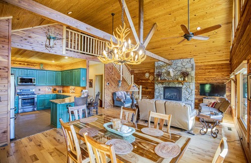 Compton Cabin | Timber Lodge - 4 Bedroom Log Cabin retreat near the Buffalo River