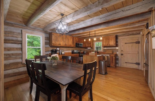 Bluff City Cabin | "Timber Lodge", Rustic 4BR Log Cabin + Guesthouse