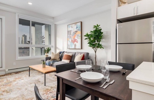 Shaganappi Apartment | Top Floor - Pet Friendly Apartment w/Free Underground Parking